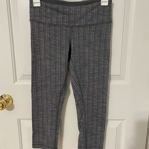 Grey lululemon cropped leggings